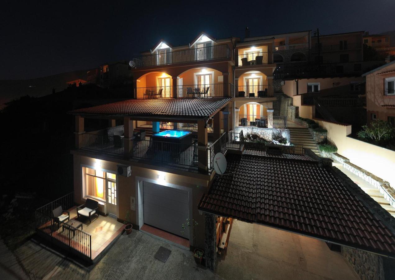 Apartments Lucia Senj 1 Esterno foto