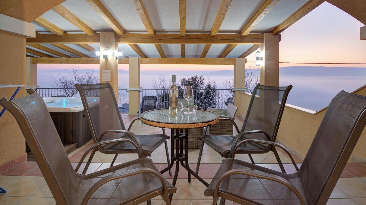 Apartments Lucia Senj 1 Esterno foto