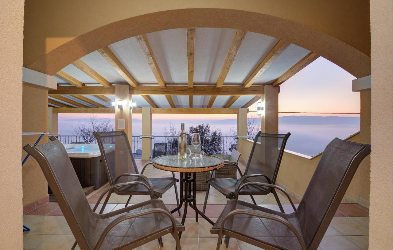 Apartments Lucia Senj 1 Esterno foto