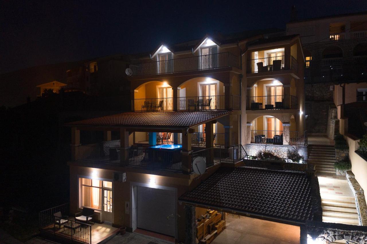 Apartments Lucia Senj 1 Esterno foto