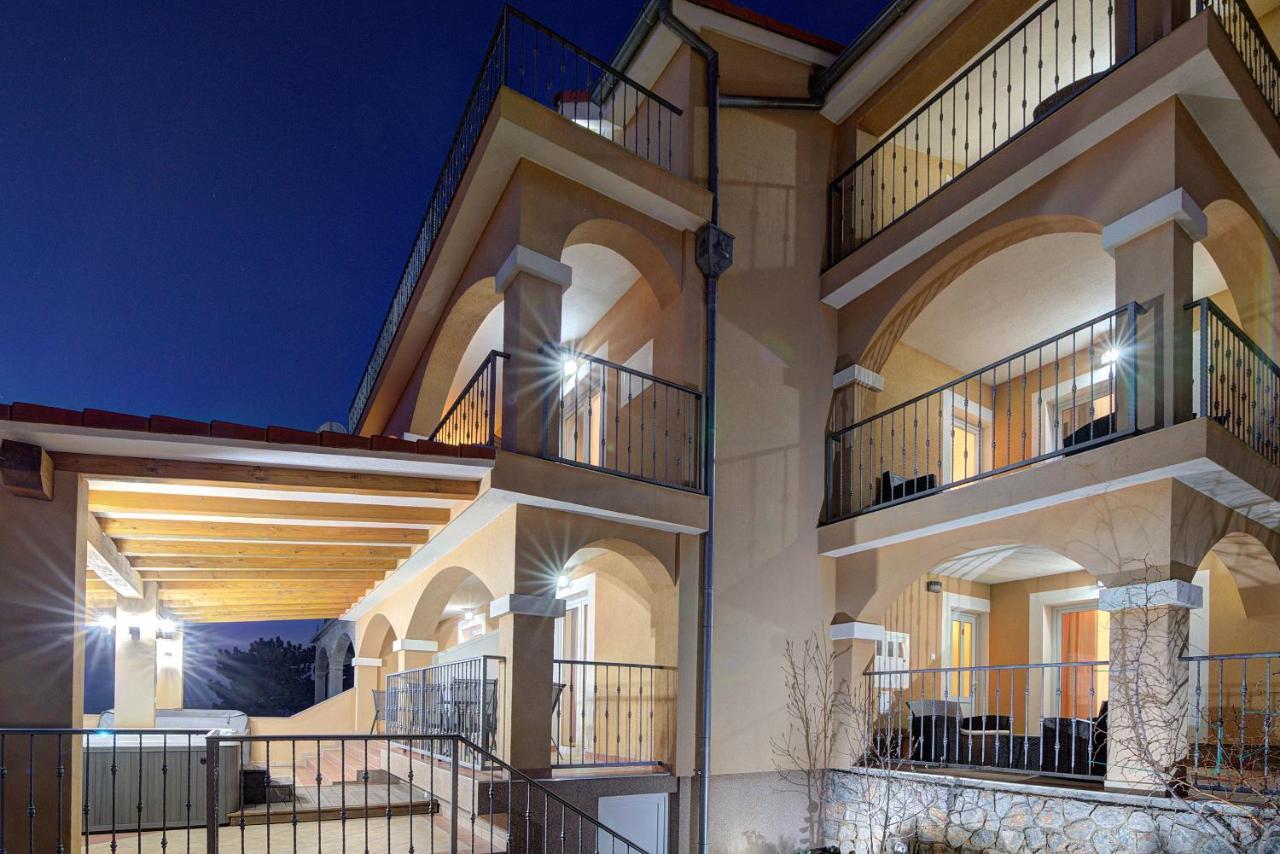 Apartments Lucia Senj 1 Esterno foto